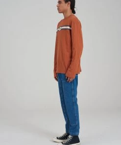 The Ragged Priest MEN'S Kickers Classics Rust Tee